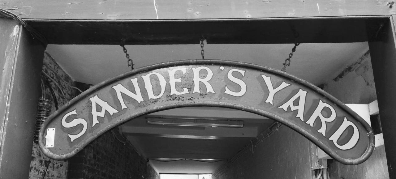 Sanders Yard Whitby Quarto foto